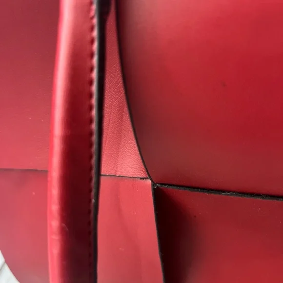 Bottega Veneta Tote Elegant Red Woven Tote Bag Full Zip - Picture 15 of 15